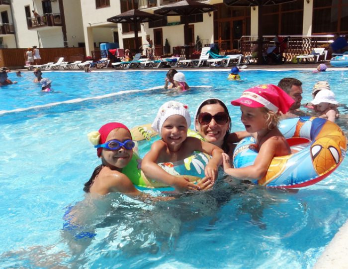 Детская секция в бассейне - Гостиничный комплекс «Эмеральд»