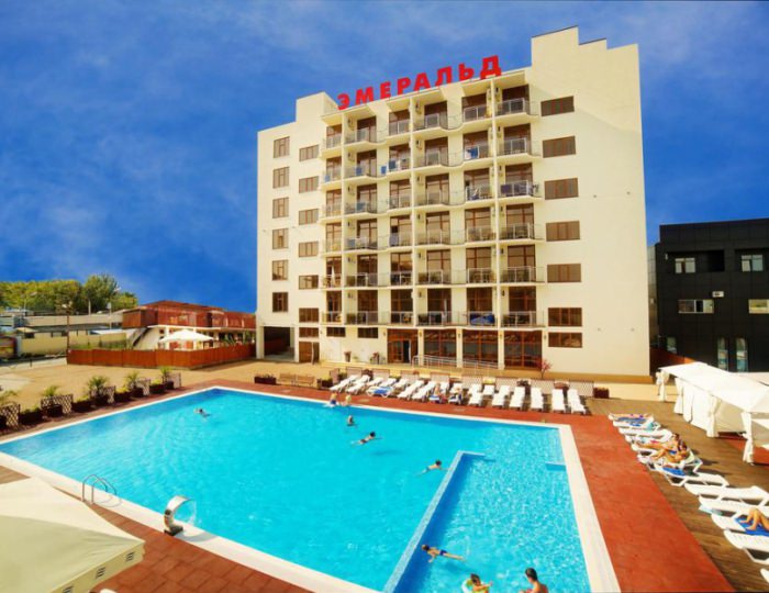 Два открытых бассейна - Гостиничный комплекс «Эмеральд»